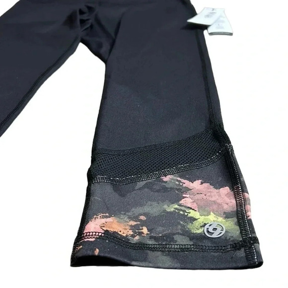 LIJA π¨π¦. NWT black Capri ,diagonal stripes at bottom and logo  .activewear - Picture 2 of 7